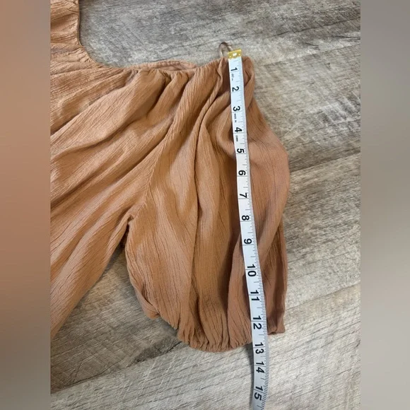 Old Navy size LARGE tan top, puffy sleeve-elastic cuff - Picture 11 of 13